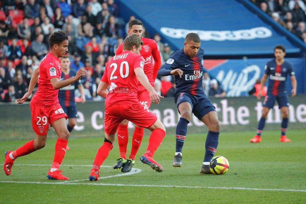 ng体育官网- 洛里昂爆冷击败朗斯，升班马展现顽强斗志  